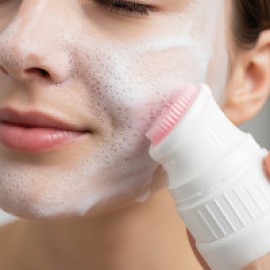 Καθαριστικό προσώπου με βούρτσα σιλικόνης